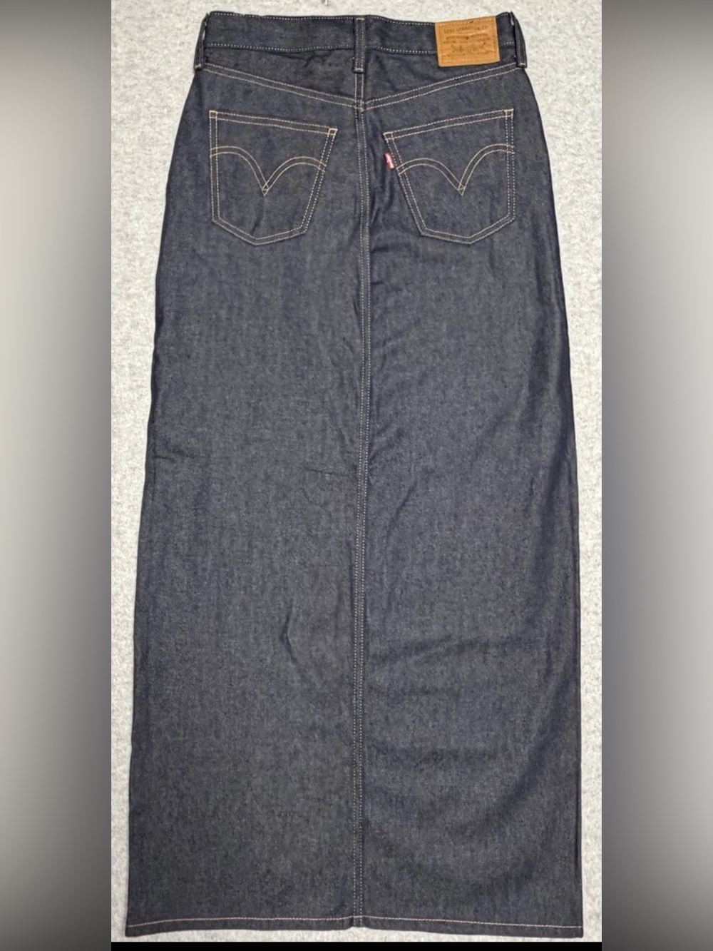 Levi's Premium women's denim maxi skirt in a deep dark indigo rigid denim, new - Picture 2 of 6
